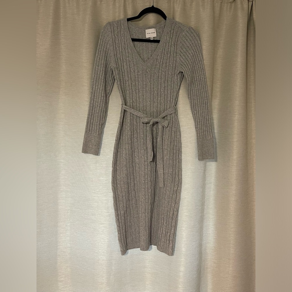 Elegant Gray Ribbed Knit Dress